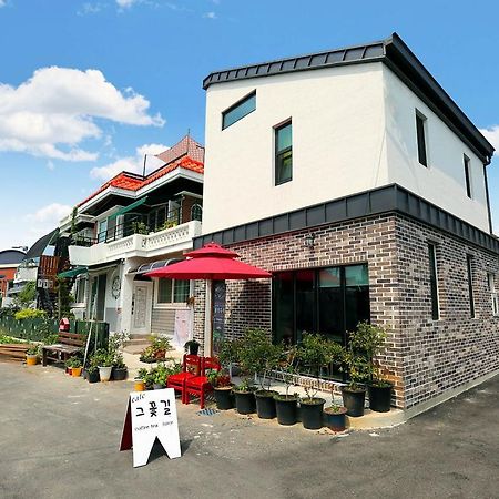 סונצ'און The Flower Road Guesthouse מראה חיצוני תמונה